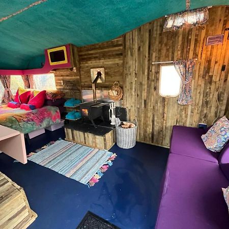 Budget Stay, In Lovely Private Setting With Rustic Charm, Log Burner, Fire Pit, Campers Kitchen & Eco Loo No Bedding Supplied Narberth Kültér fotó