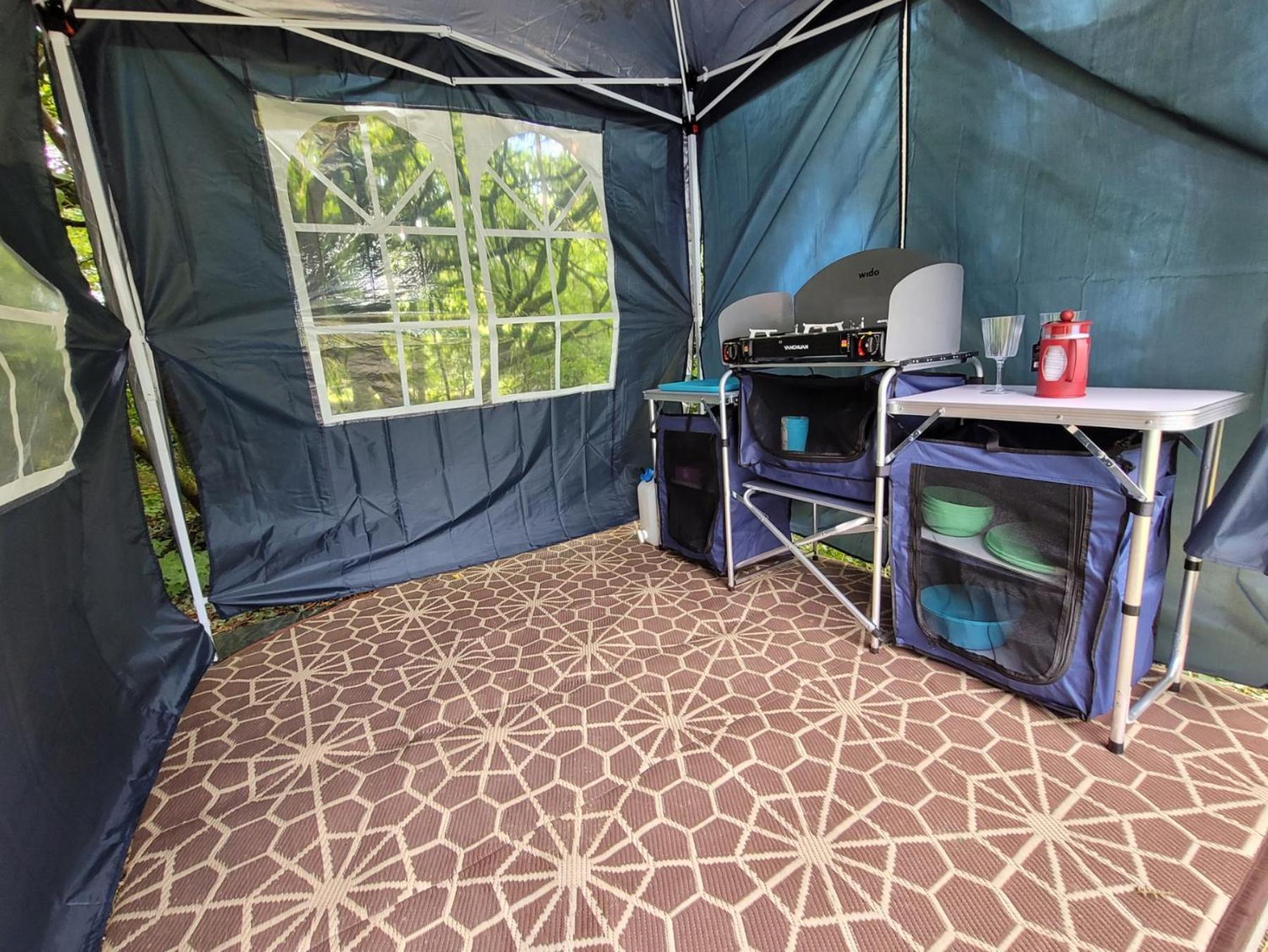 Budget Stay, In Lovely Private Setting With Rustic Charm, Log Burner, Fire Pit, Campers Kitchen & Eco Loo No Bedding Supplied Narberth Kültér fotó